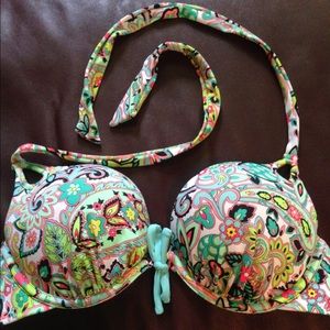 NWOT!!!! VS Bomb Shell Push Up 😍😍