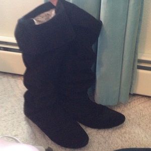 Black slouchy boots
