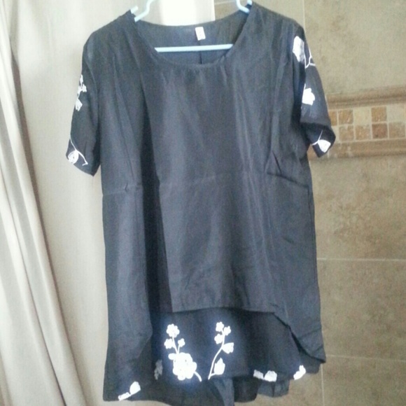 Tops - Black flowers blouses