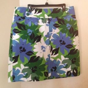 Stylish cotton skirt with side buttons &pockets