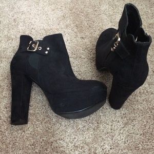 Suede guess black booties