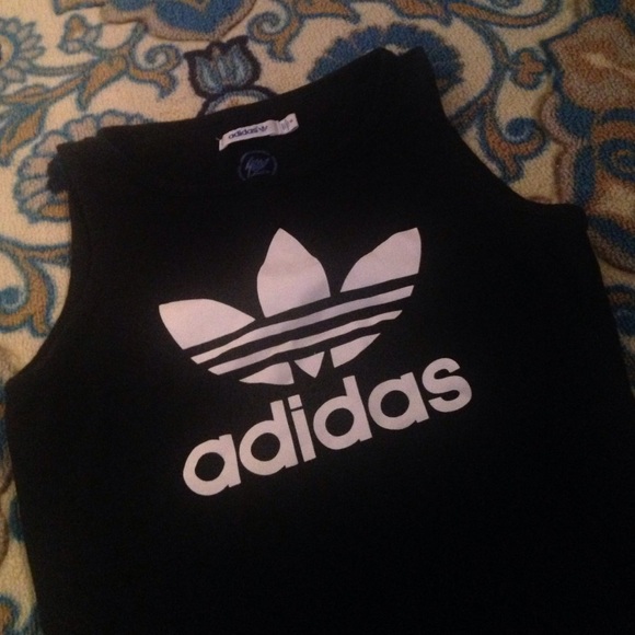 ⚪️Never Worn Adidas Tank⚪️