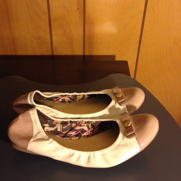 Tahari Gibson Tan Flats