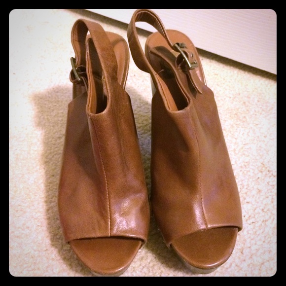 Brown wedges size 7