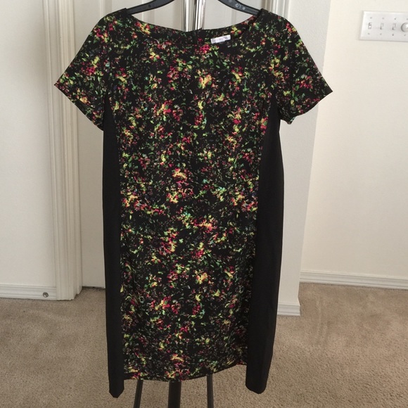 Perfect Summer flower mid length dress!