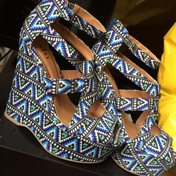 Shii by Journeys - Picture 2 of 4