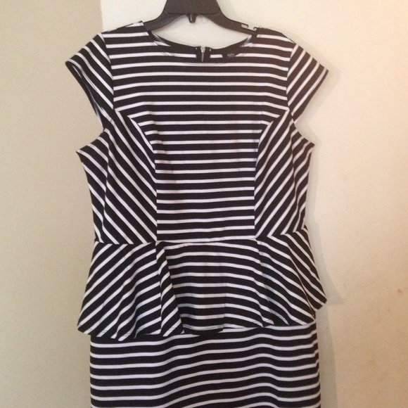 Black& white stretch peplum dress plus size
