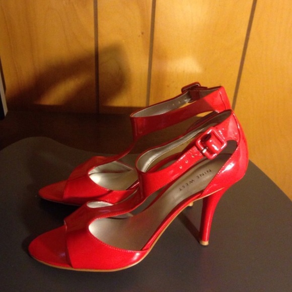 Nine West Jendavio Patent leather open toe heels