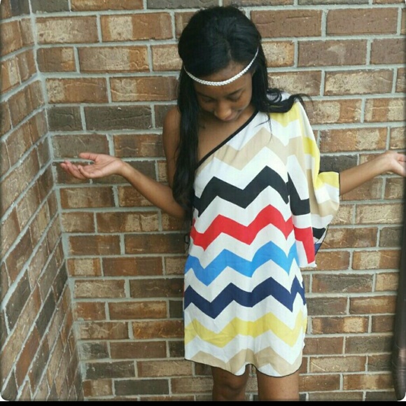 Dresses & Skirts - 👑Flash SALE👑 One shoulder Chevron Print Dress.