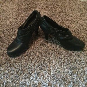 Me too booties size 8.5