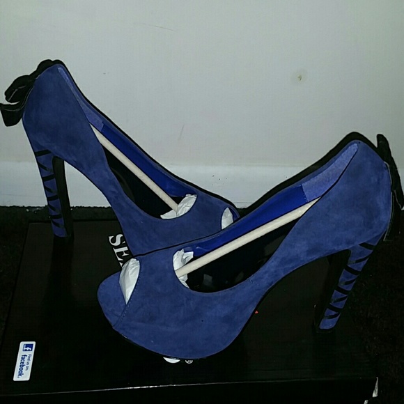 Just In Heels - Picture 3 of 4