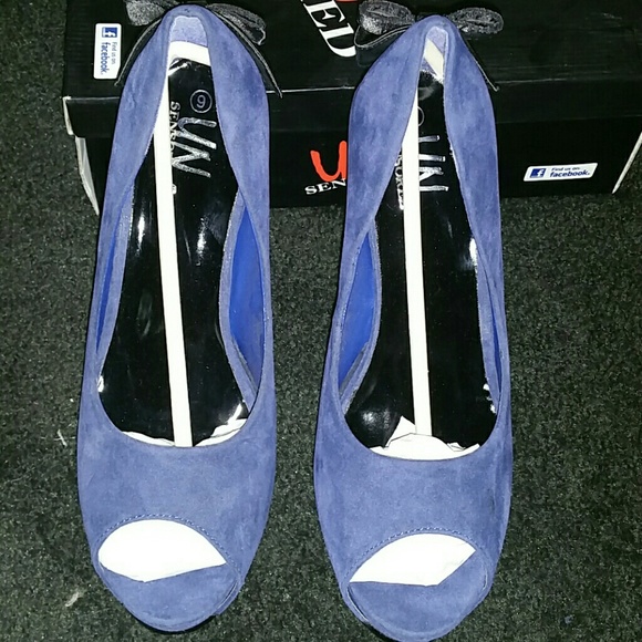 Just In Heels - Picture 4 of 4