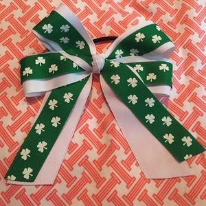 Lucky cheer bow