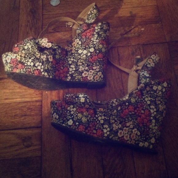 Floral platforms