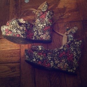 Floral platforms