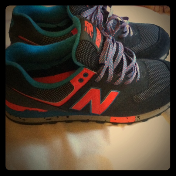 New balance sneaker.   Men Size