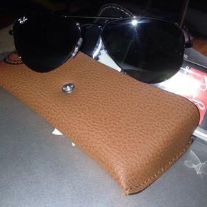 Small aviator Ray-Ban sunglasses with case