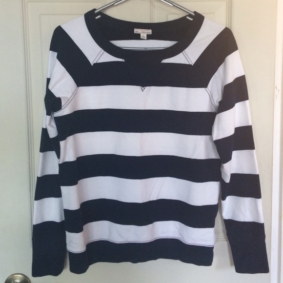 NWOT Gap crew sweater size XS