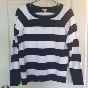 NWOT Gap crew sweater size XS