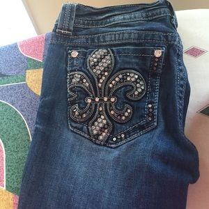 EUC Miss Me Boot Cut Fleur de lis