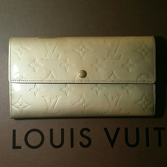 100% Authentic Louis Vuitton Vernis Snap Wallet