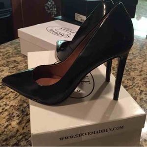 ✨👠Steve Madden Black Proto Pump!