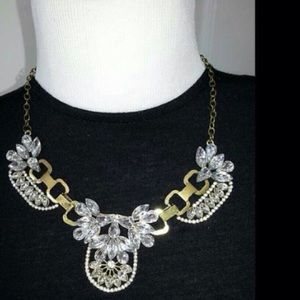 💰💰💰Crystal petals on bronze plated necklace