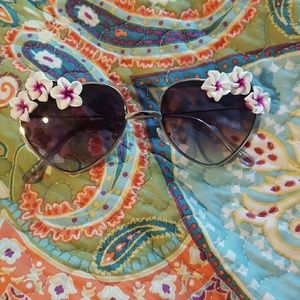 Heart shaped flower sunglasses