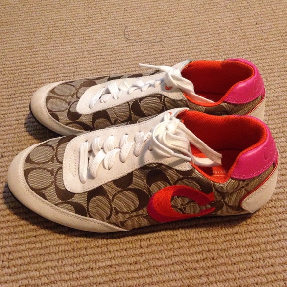 Coach Shoes - PRICE DROP💕Adorable Coach sneakers💕