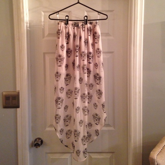 Skull Skirt. Size US 6 - Picture 2 of 4