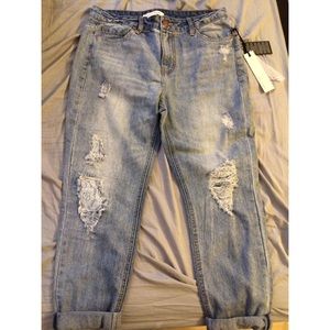 Distressed boyfriend Capris