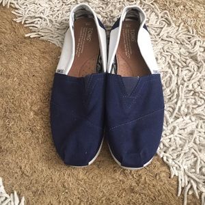 Blue & white toms