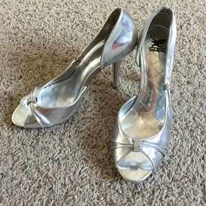 Shiekh Silver Pumps