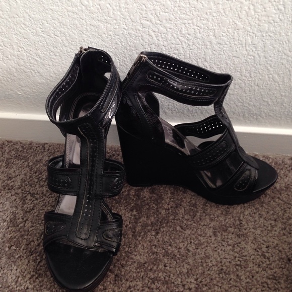 Black wedge shoes size 7