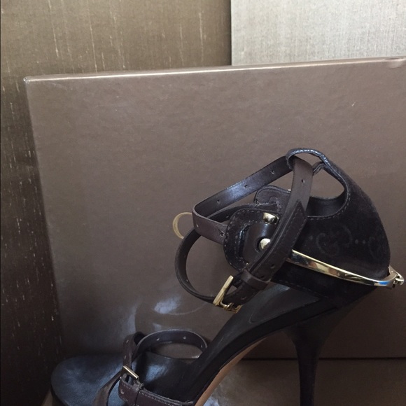 Gucci - authentic strappy horse bit sandals