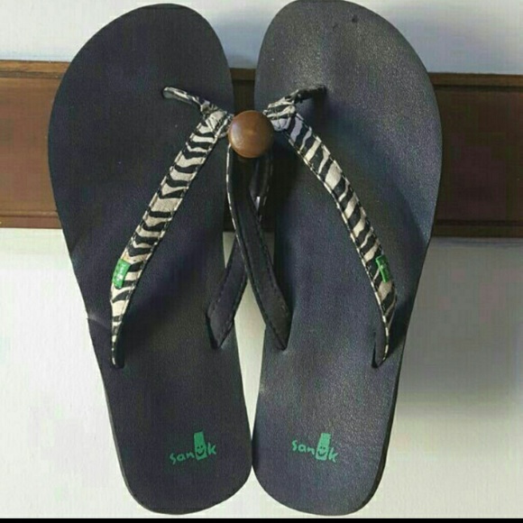 Sanuk zebra sandals