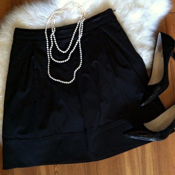 🎊HP! BCBG black skirt NWT!!