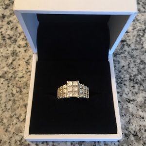 BEAUTIFUL .72 ct diamond ring. 14k white gold.