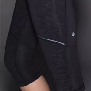 ⛔️SOLD⛔️Black Lululemon Stash It Crop Bottom