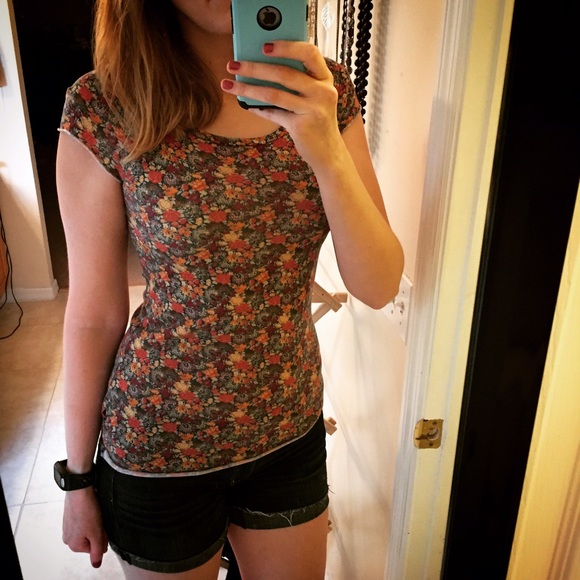 Gorgeous Floral Top!