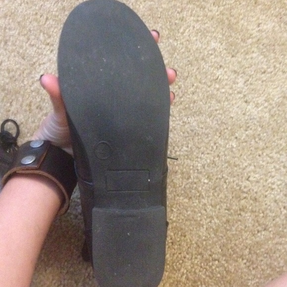 Black boots - Picture 2 of 3