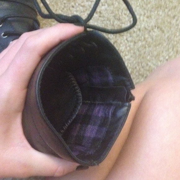 Black boots - Picture 3 of 3