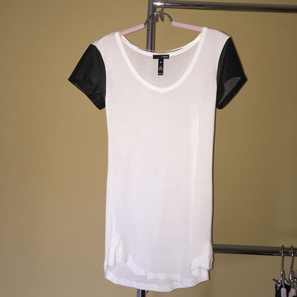 Aqua Tops - Aqua Black and white tshirt
