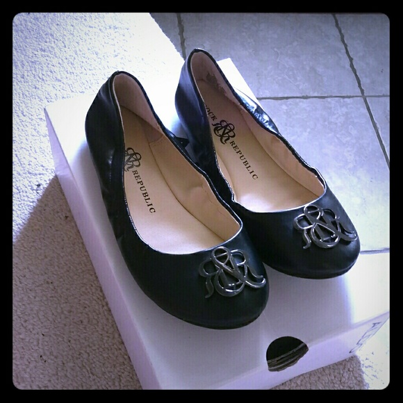 Rock and Republic Bono Black Ballet Flats Size 7