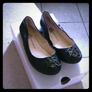 Rock and Republic Bono Black Ballet Flats Size 7