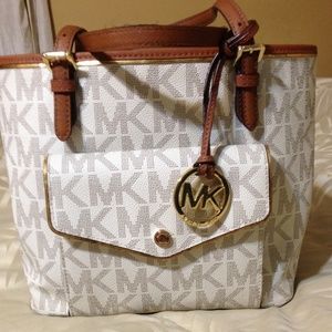 Michael kors vanilla purse