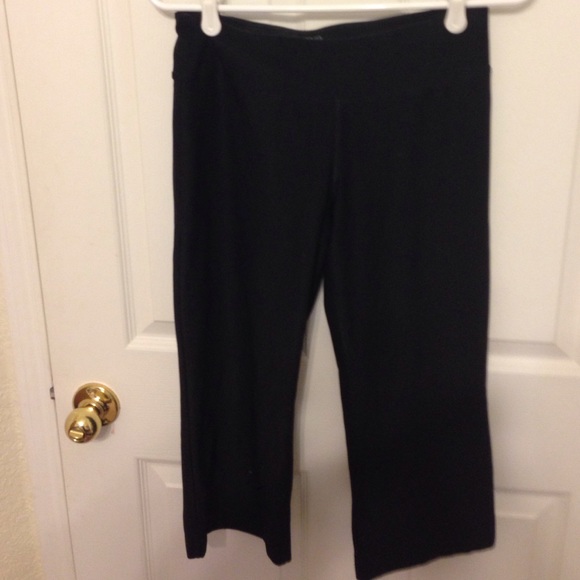 Black yoga pants