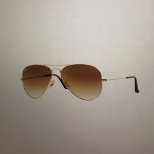 I'm look for this style Ray Bans in a size 52!!