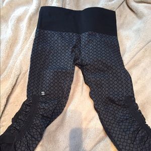 Lululemon In the flow crops