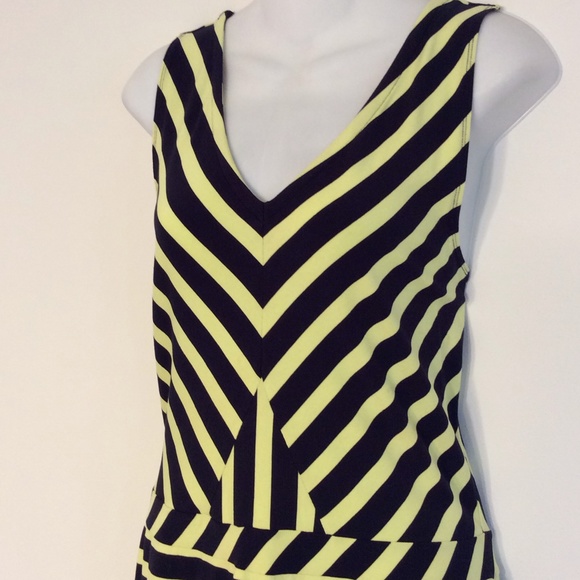 ⭕️SOLD⭕️🎉symmetric striped dress - Picture 2 of 3